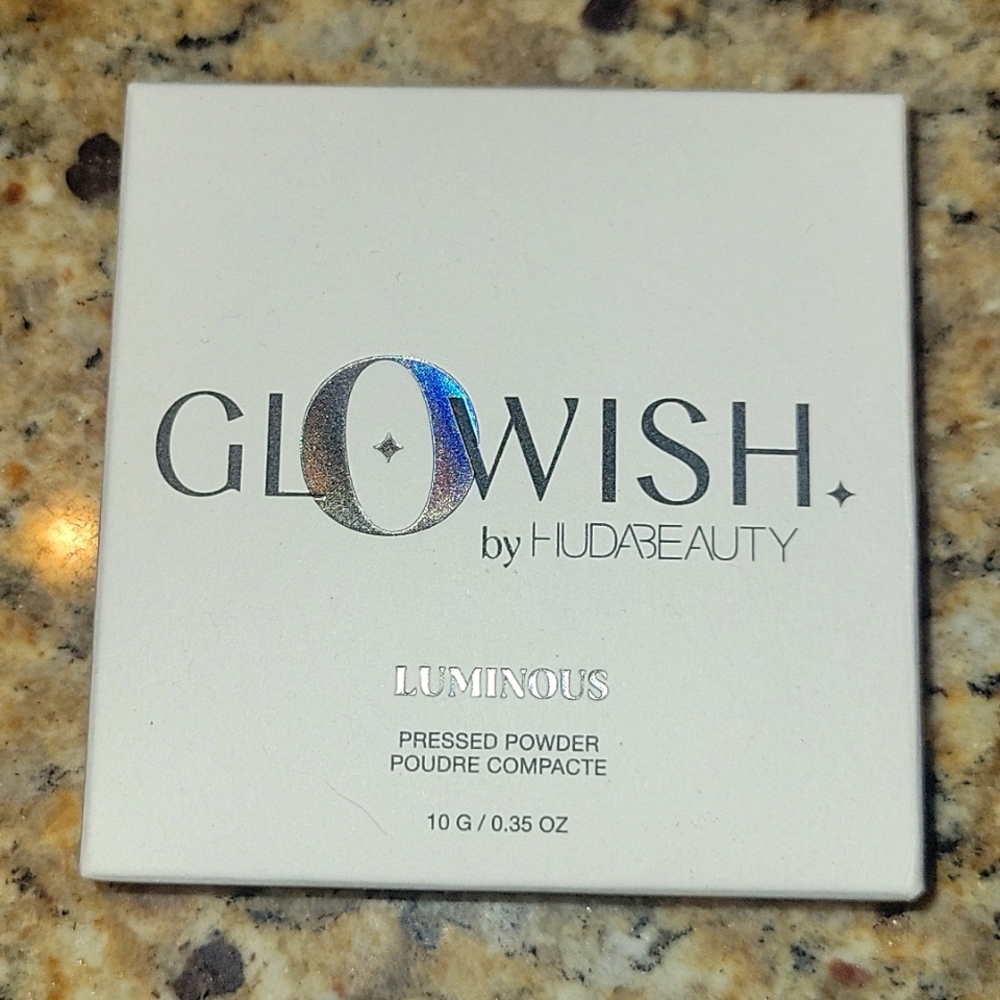 Huda Beauty Glowish, Color 08 TAN